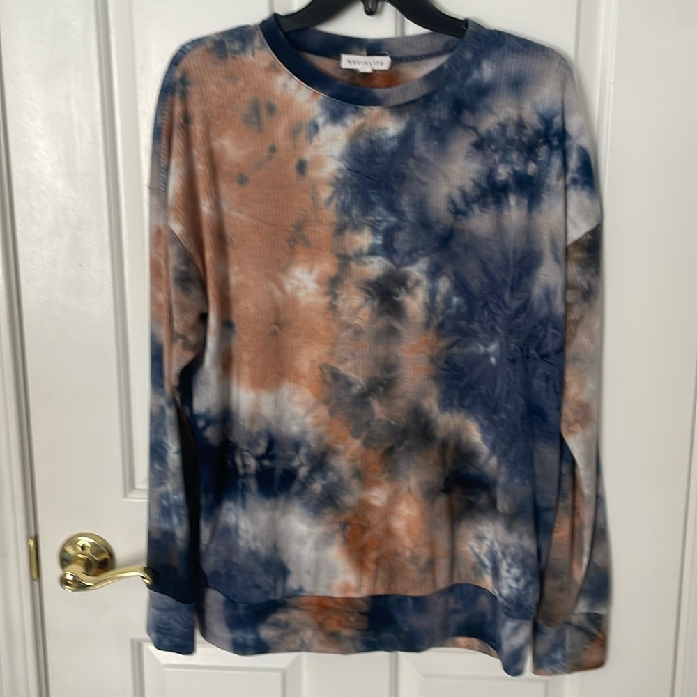Super soft tye dye crew neck by Socialite